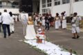 La photo du réalisateur Philippe Mory et une de ses statuettes, le 20 juin 2026 à  Libreville. © GabonReview