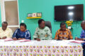Moment de la cérémonie avec la ministre des Affaires sociales au milieu en pagne vert, le 26 juin 2026 à Akanda. © GabonReview