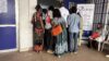 Des épargnants avant leur recensement, le 8 juin 2026, à Libreville. © Gabonactu.com