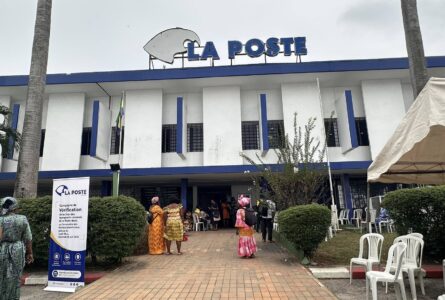 Le siège de La Poste SA à Libreville accueille l'opération de recensement des épargnants. © Gabonactu.com