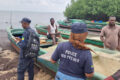Les agents chargés du contrôle des activités de pêche en pleine mission sur le terrain. © D.R.