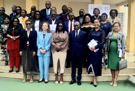 Photo de famille à l’issue de la cérémonie ce 29 juillet 2026. © GabonReview