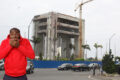Le monument Georges Damas Aléka, en chantier à Libreville. Un ouvrage de 8 milliards de francs, retouché plusieurs fois depuis le sommet de l'État, où concepteur, exécutants et contrôleurs voguent, curieusement, dans le même bateau contractuel. © GabonReview