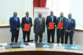 Les représentants de toutes les parties immortalisés après signature des contrats d'adhésion entre Cica, les établissements de crédit et les institutions de microfinance du Gabon. © GabonReview