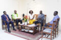 Le Coordonnateur international du programme, Patrick Mouguiama-Daouda, la Commissaire du département en charge de la Promotion du genre à la CEEAC, Nelly Banaken, et les membres de l’organisation. © GabonReview