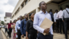 Des jeunes candidats à l'emploi, à Libreville. Le taux de chômage des jeunes atteignait 35,7 % en février 2025, selon le ministère du Travail. (Illustration générée par IA) ©GabonReview