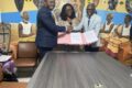 Poignée de main entres les signataires lors de la cérémonie. © GabonReview