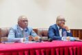 Le ministre de l’Intérieur, Adrien Nguema Mba, et son collègue en charge de la Réforme des institutions, François Ndong Obiang, face aux représentants des Religions et Cultes traditionnels. © D.R.