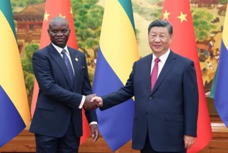Oligui Nguema et Xi Jinping, en septembre 2024, en Chine. © Communication présidentielle