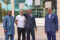 Le président Brice Clotaire Oligui Nguema, index tendu vers le chantier, instruit les responsables présents d'accélérer le rythme des travaux, ce lundi 27 juillet 2026. À droite, le vice-président de la République, Barro Chambrier. © Communication présidentielle