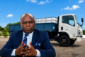 En première ligne d'une riposte inédite contre les trafiquants de l'eau à Libreville, Philippe Tonangoye, ministre de l'Accès universel à l'Eau et à l'Énergie, dégaine l'état d'urgence hydrique et promet la fermeté : «Toute exploitation de la vulnérabilité des populations sera traitée avec la plus grande fermeté.» © Montage GabonReview