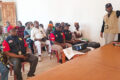 Le conférencier Lambert Edowiza expliquant aux participants les dangers des drogues. © GabonReview