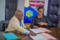La directrice générale de l’Agadev, Scyrielle P. Sende Etali, et le recteur de l’USTM, le Pr Raphaël Bikanga, lors de la signature de l’accord. © D.R.