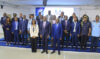 Le ministre de l’Économie numérique, Mark-Alexandre Doumba, posant avec les participants aux travaux. © GabonReview
