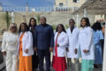 ‎Photo de famille des six médecins gabonais. © D.R.