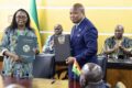 Les ministres des Affaires étrangères des deux pays au terme de la signature des deux accords. © Com. présidentielle-Gabon
