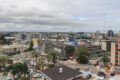 Oligui Nguema annonce un parking moderne et payant sur le site de l'ancienne Marine marchande (Illustration, centre-ville de Libreville). © AFP