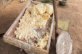 Une vue de la patte de manioc faite à la main. © GabonReview