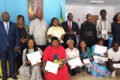Photo de famille à l’issue de la remise de kits et des attestations, le 14 juillet 2026 à Akanda. © GabonReview
