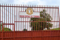Le portail de la prison centrale de Tchibanga ou pourrait séjourner le mis en cause. © D.R. 