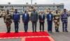 Les officiels, dont le président de la République et le diplomate émirati, lors de la cérémonie de remise officielle des blindés, le 27 juillet 2026, à Libreville. © Communication présidentielle