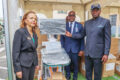 Brice Clotaire Oligui Nguema, le directeur général du CHUL et le ministre de la Santé, lors de la remise des équipements, le 12 août 2026. © Communication présidentielle