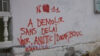 Dans la zone, le marquage des constructions concernées par les futurs déguerpissements a déjà commencé, sous la conduite des services de l’ANUTTC (photo à titre purement illustratif) © GabonReview