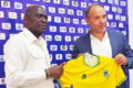 Le président de la Fégafoot, Pierre Alain Mounguengui et le nouveau sélectionneur des Panthères du Gabon, Sébastien Migné, le 20 août 2026. © D.R.