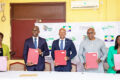 Les membres du gouvernement et les partenaires lors de la signature de l’accord-cadre, le 29 août 2026 à Makokou.  © D.R.