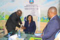 Nadine Nathalie Awanang-Anato installées dans ses fonctions par le directeur de cabinet du directeur général de l’Asecna, Joachim Tchissambou M’boundou.  © GabonReview