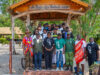 Le ministre du Tourisme Durable et de l’Artisanat, Pr Marcelle Ibinga-Itsitsa, immortalisée avec les participants à cette cérémonie. © D.R.