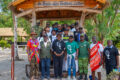 Le ministre du Tourisme Durable et de l’Artisanat, Pr Marcelle Ibinga-Itsitsa, immortalisée avec les participants à cette cérémonie. © D.R.