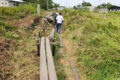Le pont de fortune à l’origine de l’accident. © GabonReview