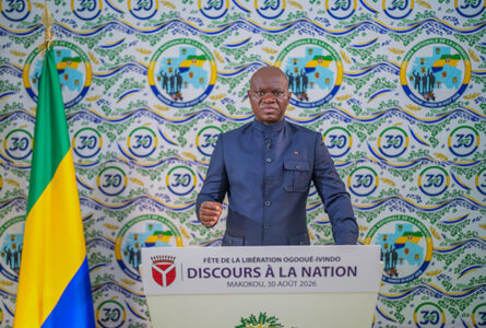 À Makokou, Oligui Nguema résume en une formule le chemin qu’il entend tracer pour la suite : «Le 30 août 2023 a forgé notre patriotisme et a fait de nous un peuple libre ; notre discipline fera de nous un grand peuple.» © Communication présidentielle