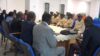 Des chefs de quartiers du Grand Libreville face aux membres de la délégation de la Cour constitutionnelle. © D.R.