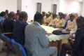 Des chefs de quartiers du Grand Libreville face aux membres de la délégation de la Cour constitutionnelle. © D.R.