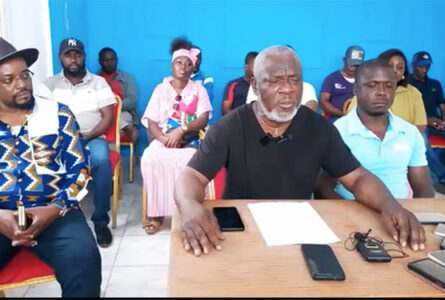 Zéphirin Obame et SOS Pétrolier face à la presse, le 7 août 2026 à Libreville. © D.R.