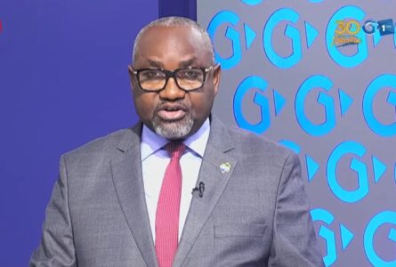 Le porte-parole du gouvernement, Pr Edgar Mombo, sur le plateau du JT de Gabon 1ère. © Capture d’écran