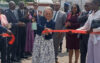 La ministre du Travail et de la lutte contre le chômage, Jacqueline Bignoumba coupant le ruban pour l’ouverture de la Foire commerciale. © AGP