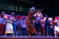 Un moment du festival culturel des Massango, avec l’artiste Murielle Nzamba en pleine prestation.
© D.R.