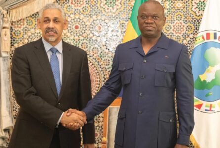 Le président gabonais Brice Clotaire Oligui Nguema et le président de la Banque africaine de développement (BAD), Sidi Ould Tah, en décembre 2025, à Libreville. © Communication présidentielle