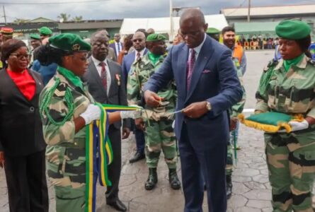 Le chef de l’État procédant à l’inauguration des sièges des États-majors du Groupement Blindé d’Intervention (GBI) et du 1er Régiment Parachutiste, le 13 août 2026. © Communication présidentielle
