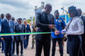 Le président Brice Clotaire Oligui Nguema procédant à la coupure du ruban symbolique, le 17 septembre 2026 à Port-Gentil. © Communication présidentielle
