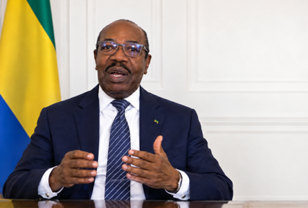 En défendant la mémoire d’Omar Bongo, Ali Bongo interpelle le pouvoir actuel et annonce une prochaine prise de parole sur l’avenir du PDG. © facebook/ricardo