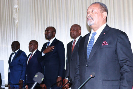 Le président Guy Bertrand Mapangou et quelques membres de son bureau lors de l’ouverture de la deuxième session ordinaire du CESEC, le 1er septembre 2026.  © GabonReview