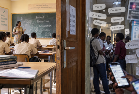 Entre l’école qui informe et les réseaux qui brouillent les repères, l’éducation à la santé sexuelle place la jeunesse gabonaise au cœur d’un choix: apprendre pour mieux se protéger. © GabonReview