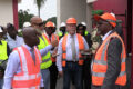 Le ministre de l’Enseignement supérieur, Edgar Mombo, et sa délégation sur le terrain, au Cap Estérias (Capture d’écran). © GabonReview