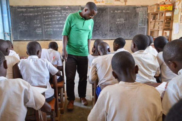 Retenir les enseignants dans les zones difficiles : le pari de la nouvelle prime d’éloignement