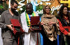Photo de famille lors du festival : le Gabonais Jean-Claude M’Paka, tout de blanc vêtu et arborant le drapeau du Gabon, présente sa distinction. © D.R.