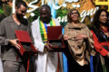 Photo de famille lors du festival : le Gabonais Jean-Claude M’Paka, tout de blanc vêtu et arborant le drapeau du Gabon, présente sa distinction. © D.R.